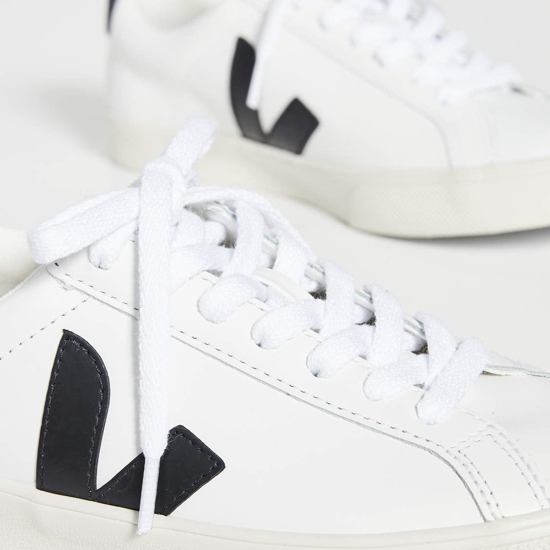 VEJA Esplar Logo - Women's Extra White/Black Shoe Deals Outlet