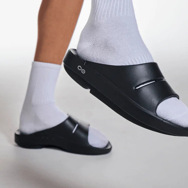 OOFOS Oah Slide Sandals Black Men’s 4 / Women’s 6 M 848282002462 Shoe Deals Outlet