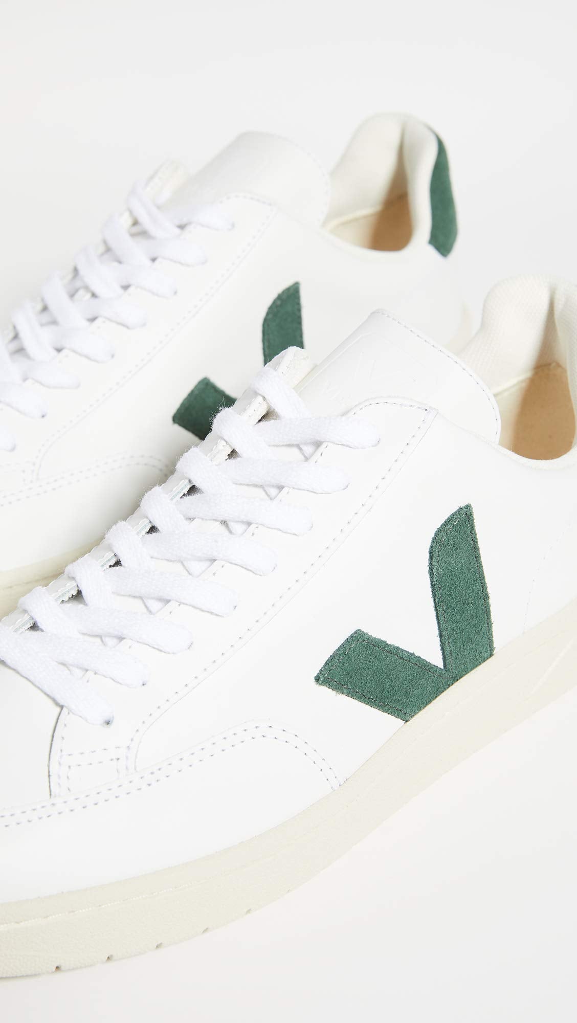 Veja V-12 Leather - Men