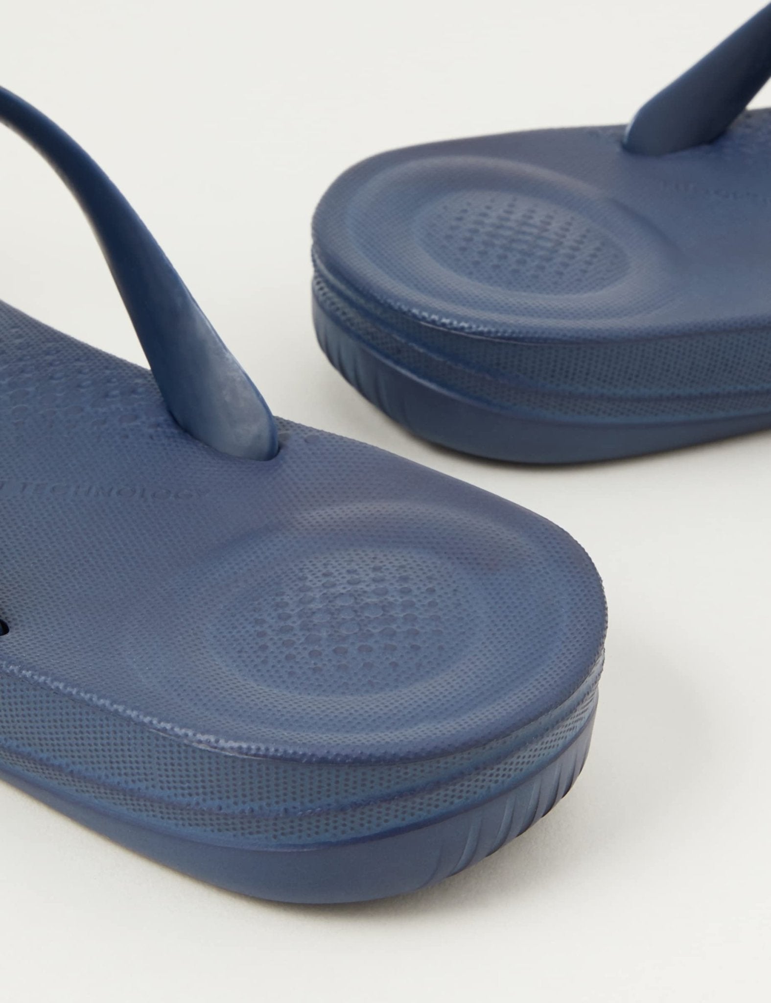 FitFlop IQushion Ergonomic Flip - Flops - Men's Midnight Navy Shoe Deals Outlet